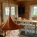 Сasa de vacaciones Charming Timber House With Sauna Near Stege