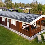 Сasa de vacaciones Charming Timber House With Sauna Near *