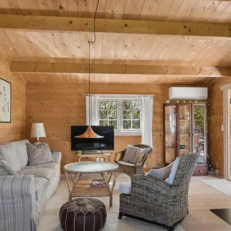 Charming Timber House With Sauna Near スタイ
