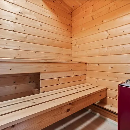 Houten Met Sauna Bij *