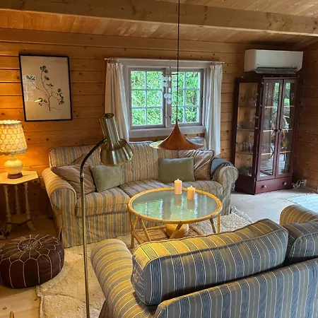 Dom wakacyjny Charming Timber House With Sauna Near *