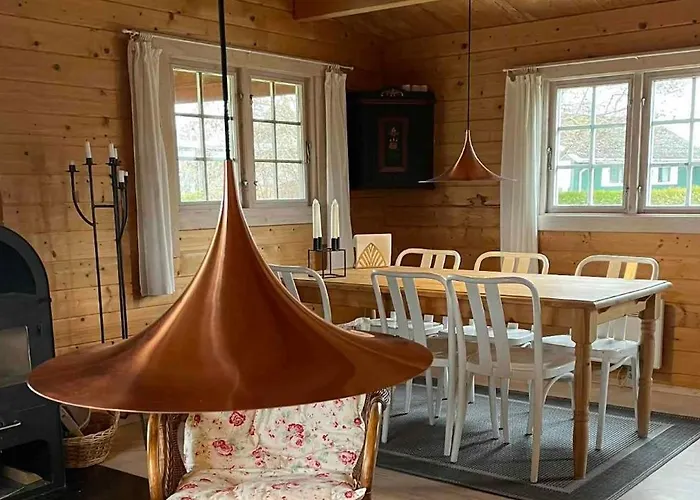بيت للعطل Charming Timber House With Sauna Near شتايغ